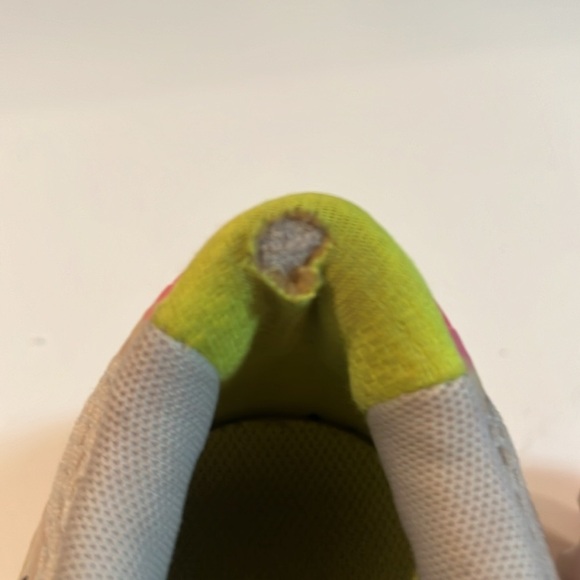 Nike Renew Run Womens Running Shoes White Pink Neon Size 9 CK6360-005 Low Top - Picture 12 of 12